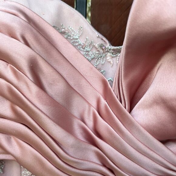 Mac Duggal Bow Front Ombré Fringe Detailed Dress size 10 - Picture 5 of 10